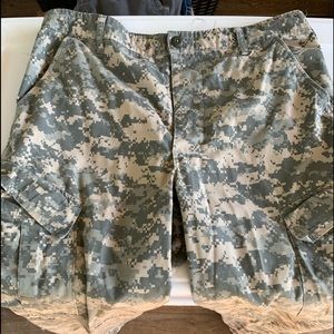 Mens camouflaged pants like new